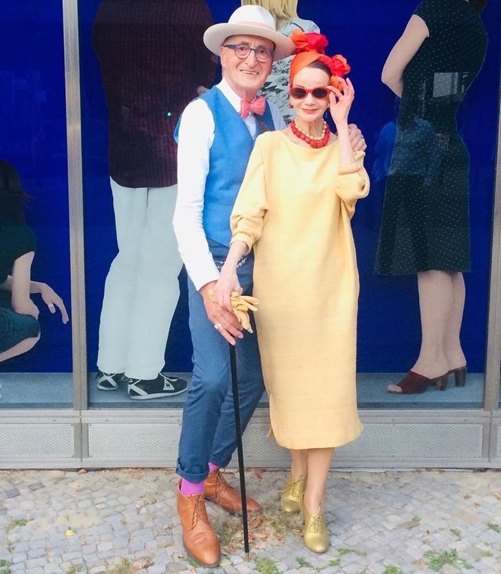Một cặp vợ chồng cao tuổi đến từ Đức ăn mặc rất sành điệu