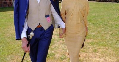 Cặp vợ chồng U80 gây sốt với gu ăn mặc sành điệu