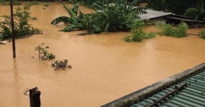 Nước ngập tới nóc nhà, người dân Cam Lộ – Quảng Trị mong khẩn cứu