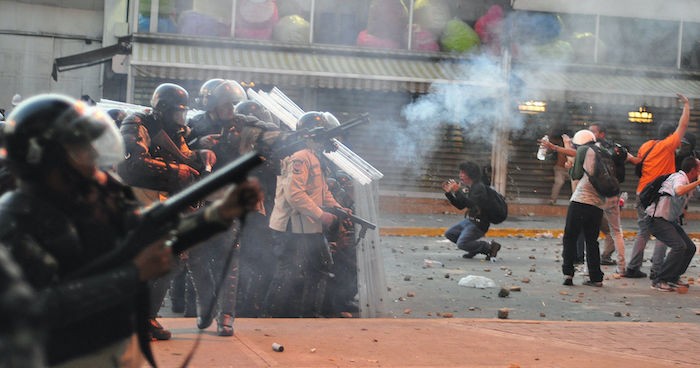 5628-1599px-tear-gas-used-against-protest-in-altamira-caracas-and-distressed-students-in-front-of-police-line