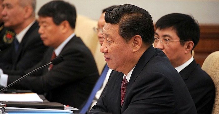 Trung Quốc có nguy cơ bị "gậy ông đập lưng ông" với chiêu bài ngoại giao bẫy nợ. Chủ tịch Trung Quốc Tập Cận Bình tại Bắc Kinh khi tiếp phái đoàn Nga ngày 9/11/2014 (ảnh: Điện Kremlin).