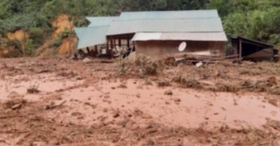 Gia đình 9 người chạy thoát sau tiếng nổ lớn từ ngọn đồi ở Tây Giang