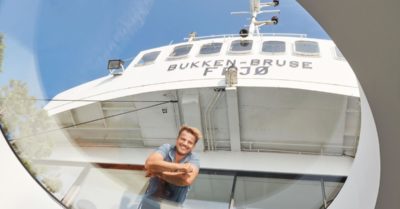 Phà nặng 450 tấn biến thành dinh thự nổi của gia đình kiến trúc sư Đan Mạch