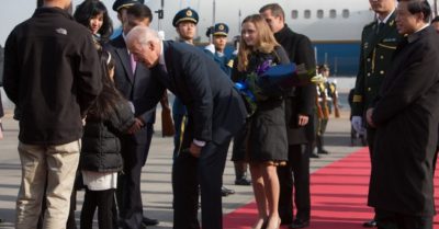 Tăng thuế khủng: Ông Biden gửi công ăn việc làm sang Trung Quốc