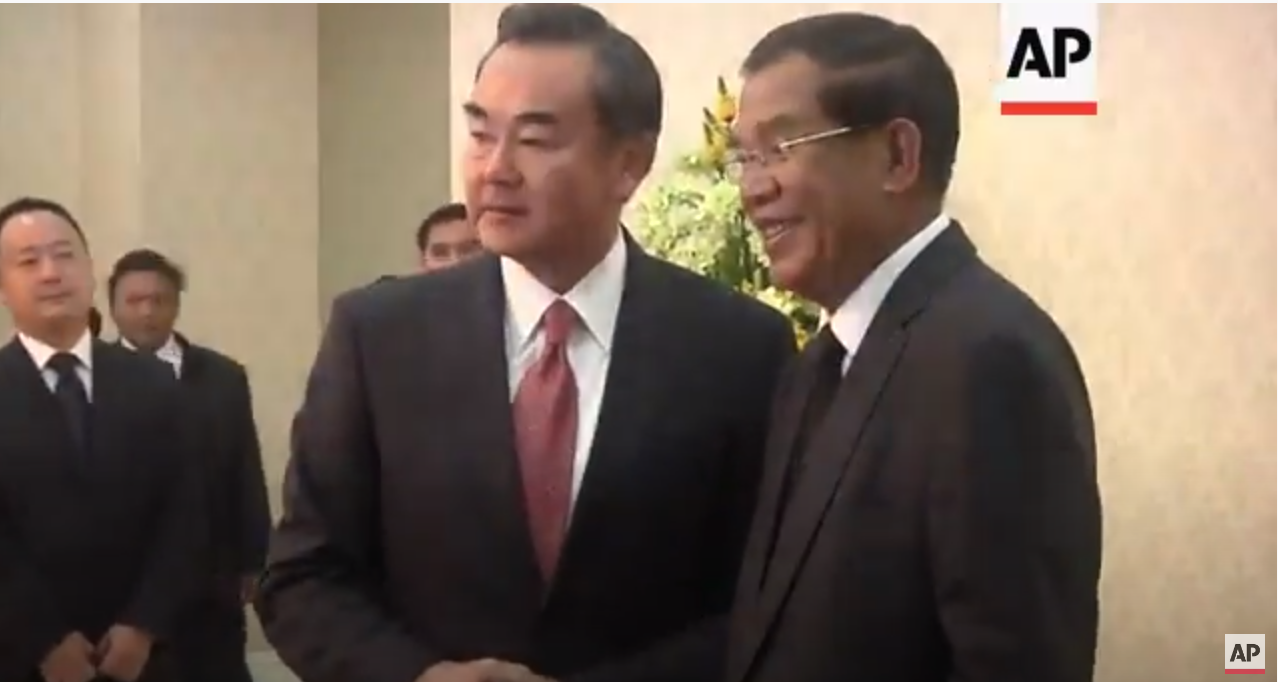 Ngoại trưởng Trung Quốc Vương Nghị gặp thủ tướng Campuchia Hun Sen