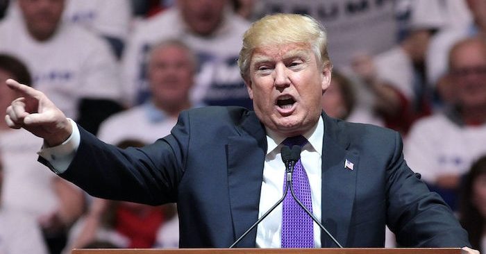 Tỷ phú Donald Trump phát biểu với những người ủng hộ tại một cuộc vận động tranh cử ở South Point Arena, Las Vegas, Nevada ngày 22/2/2016