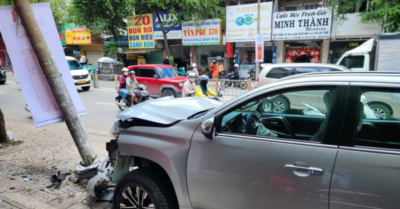 Ô tô lao dải phân cách, tông 2 xe máy trên đường Trường Chinh