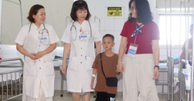 Bé trai 6 tuổi được cứu sống bằng kỹ thuật can thiệp dị dạng mạch máu phổi